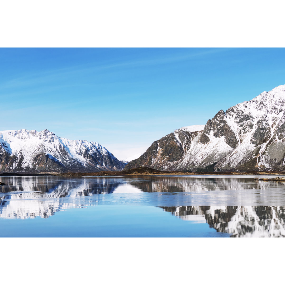 Winterlandschaft auf den Lofoten von Brytta - Kunstdrucke auf Leinwand