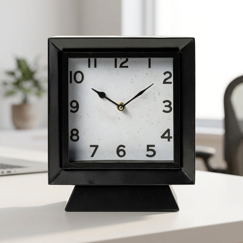Horloge de table carrée en métal noir
