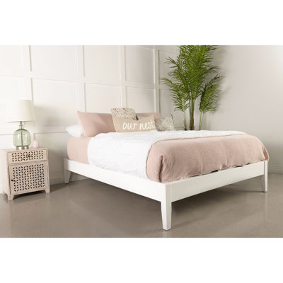 Très grand lit plateforme King, cadre à lattes blanc, bois d'hévéa et tête de lit à finition blanche, matelas adapté