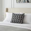 Coussin décoratif d’intérieur/extérieur gris de style géométrique de style Onyx Plutus-743927343