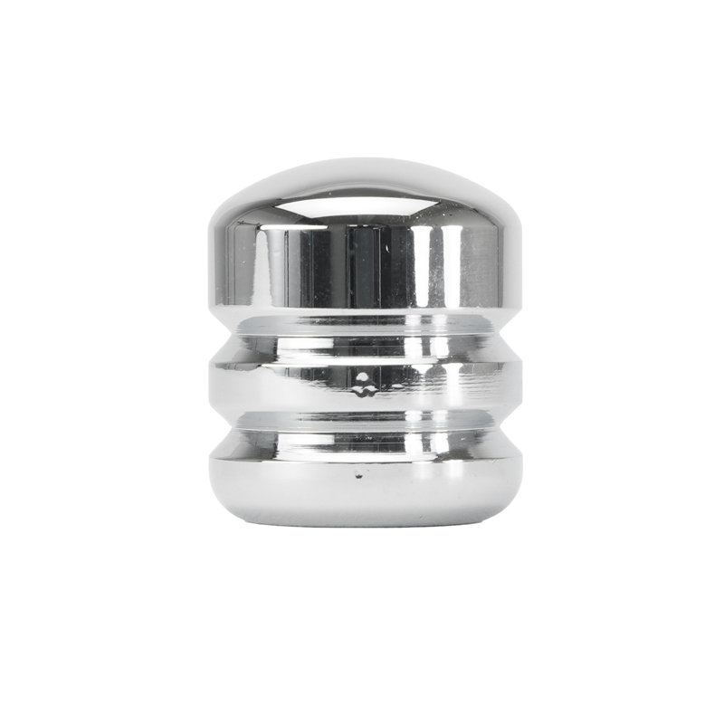 Petit bouton strié en aluminium au fini chromé