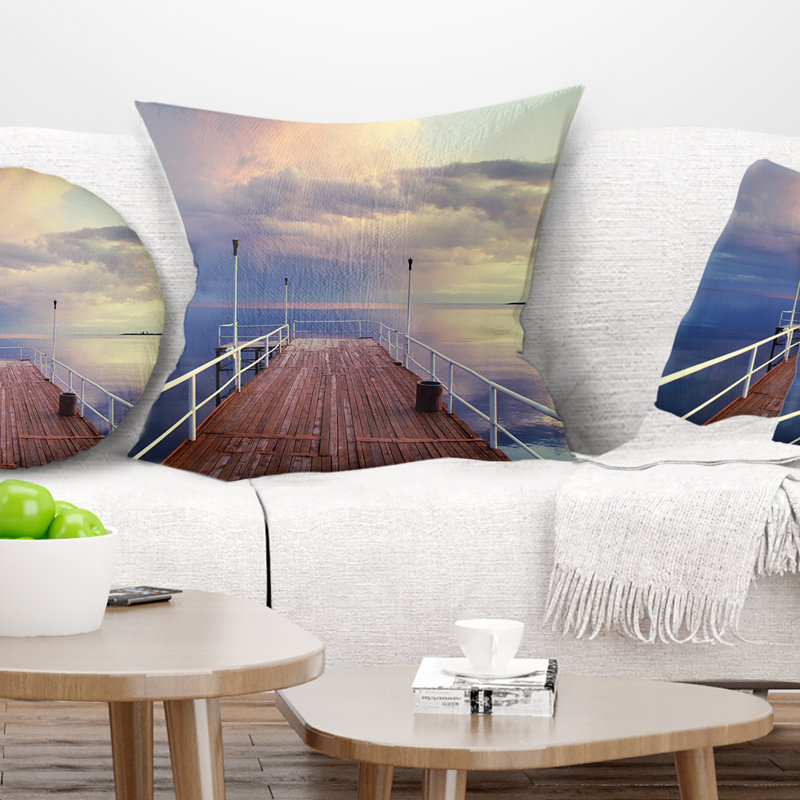 Coussin Pier Under Bright Sky, 18 po x 18 po, Coussin décoratif
