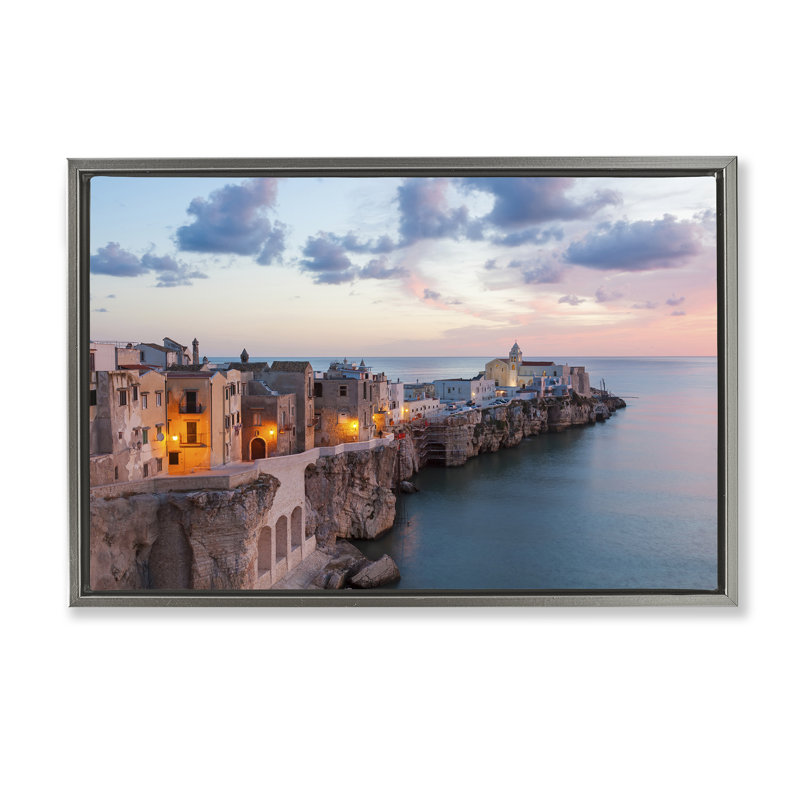 «Coastal City Architecture» par Danita Delimont, Gris, H 17 po x l 25 po