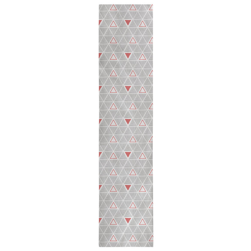 Chemin de table à triangles dessinés à la main Classic, 16 po x 90 po, Rouge/gris