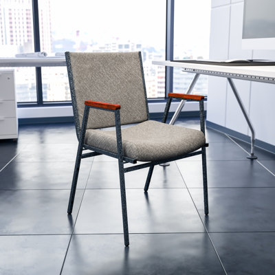 Chaise empilable robuste avec accoudoirs Aliya
