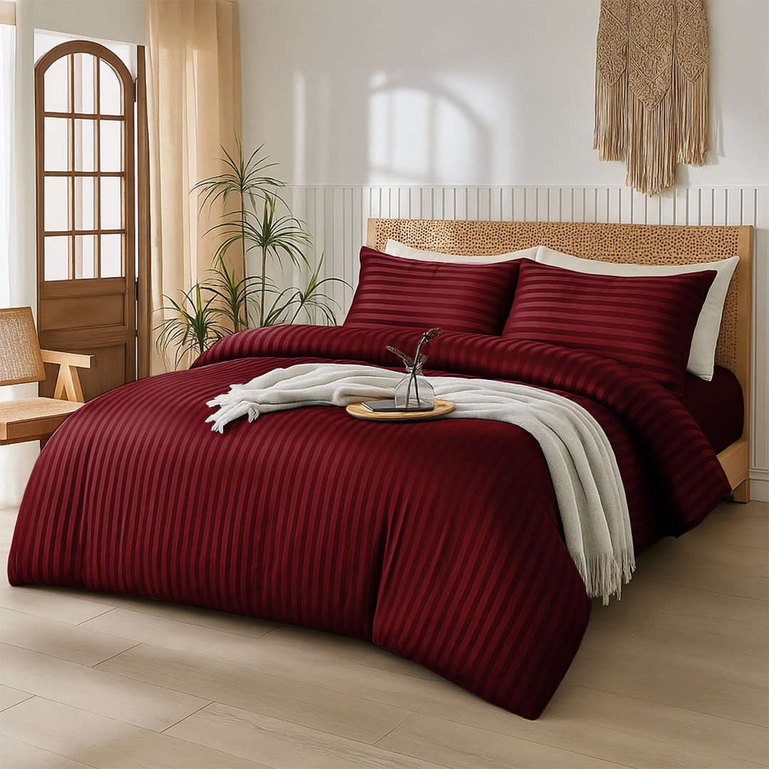 Aspire Homeware 4 Piece Hotel Quality Striped Duvet Bedding Set with Pillowcases and Fitted Sheet for Luxury Bedding Comfort
