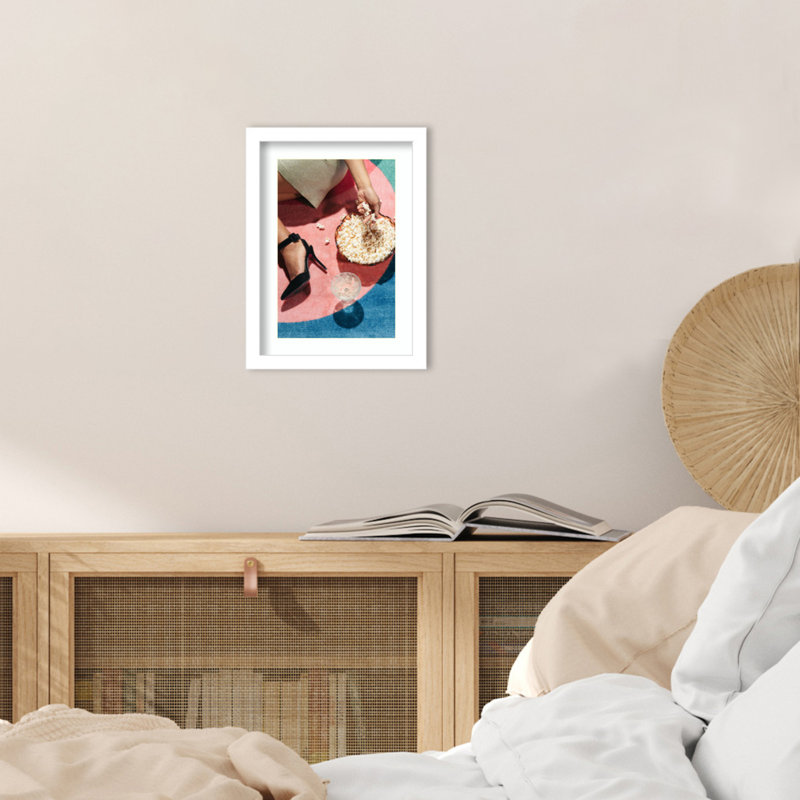 «Movie Night 1» par Picufy Studio III, impression sur bois encadrée, H 13 po x l 10 po, Blanc svelte