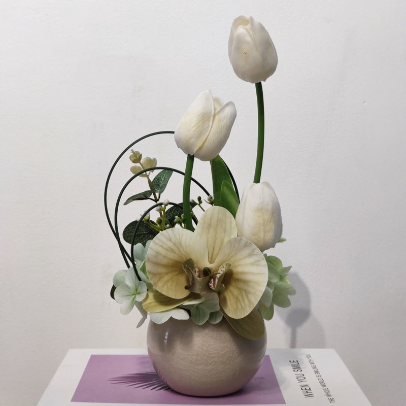Décoration florale simulée
