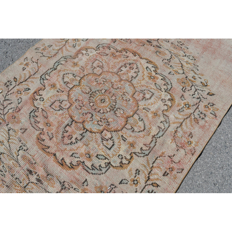 Tapis turc Oushak fait à la main dans des tons délavés pour le salon et les espaces orientaux bleu / rose