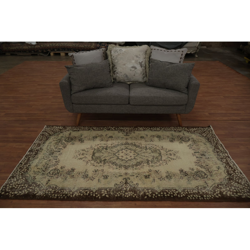 Élégant tapis turc vieilli 4 x 7