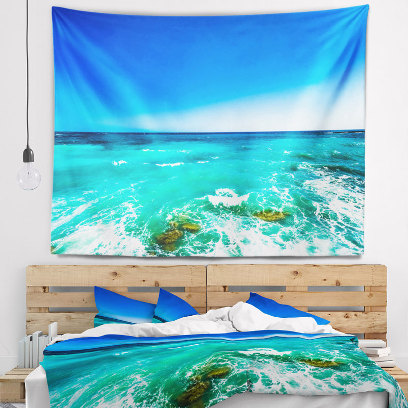 Mer de mer avec eau claire et tapisserie ciel, H 32 po x l 39 po