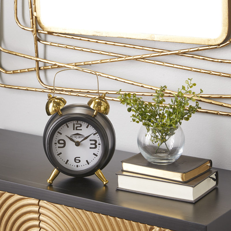 Horloge traditionnelle en acier inoxydable noir, H 9,25 po x l 6 po x P 3,45 po