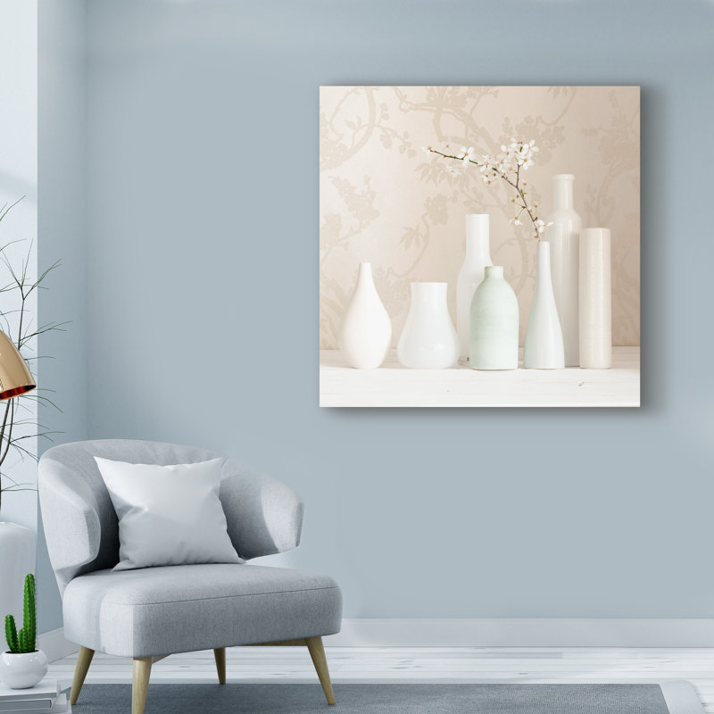 «Blossom and White Vases Still Life», reproduction de photo sur toile tendue, H 18 po x l 18 po x P 2 po