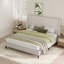 Lits King modernes, cadre en bois recouvert de chenille beige pour maisons spacieuses