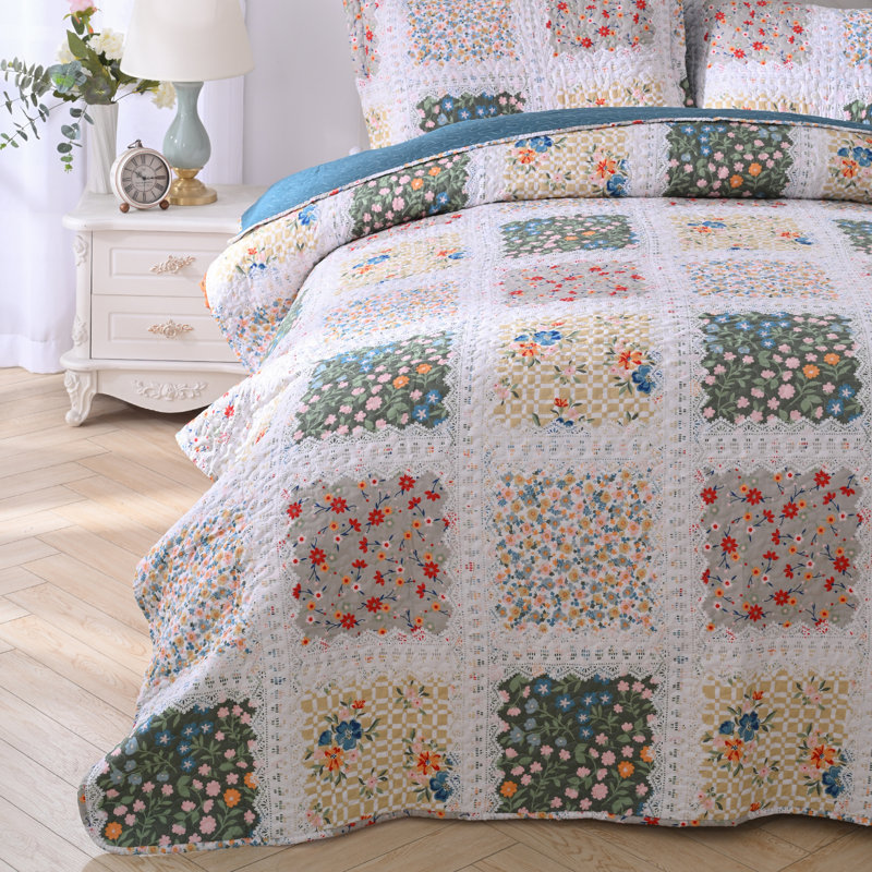 HoneiLife King Size 3‑Piece Strolling Among‑Flowers Grid‑Stitching Pattern Quilt Bedding Set, Soft Blended‑Fabric Coverlet with Matching Pillow Shams