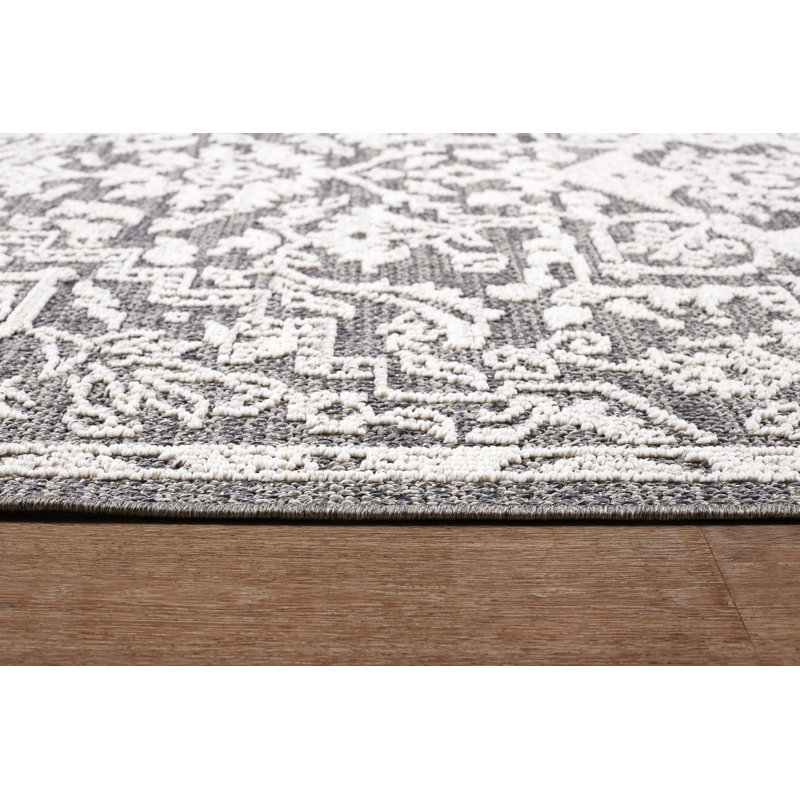 Mcfall Polypropylene Indoor/Outdoor Rug, Rectangle 5'3" x 7'3"