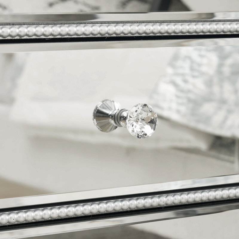 Armoire à trois tiroirs avec finition miroir en perles
