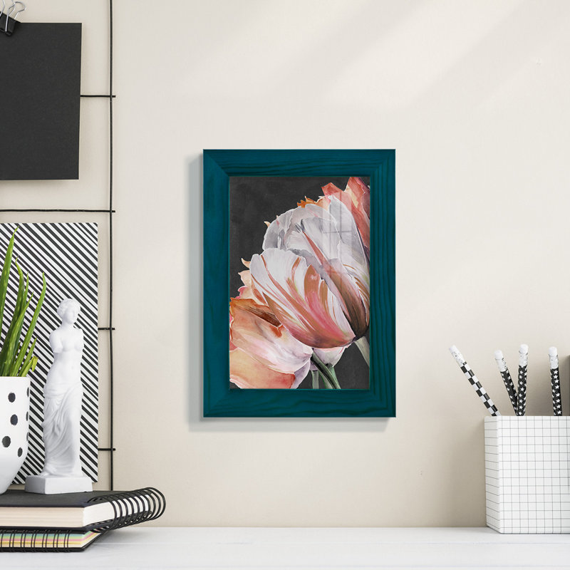 Pastel Parrot Tulips III encadré sur papier, H 8 po x l 6 po x P 1 po, Bleu