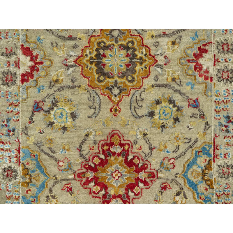 Tapis de couloir beige nouvel âge en soie 2 pi 9 po x 18 pi Carlla