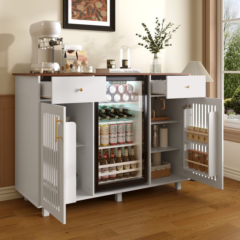 Meuble-bar à vin Vintner avec emplacement pour réfrigérateur (réfrigérateur non inclus) et tablettes réglables pour le rangement à domicile