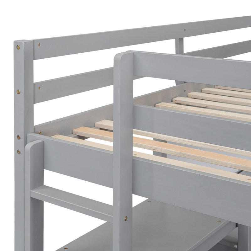 Lit mezzanine double confortable avec tablettes, bureau, tableau d'écriture en bois gris. Avec pour des espaces pratiques. Construire et pin. Aucune fondation nécessaire. L 79,5 po x l 57 po x H 65 po