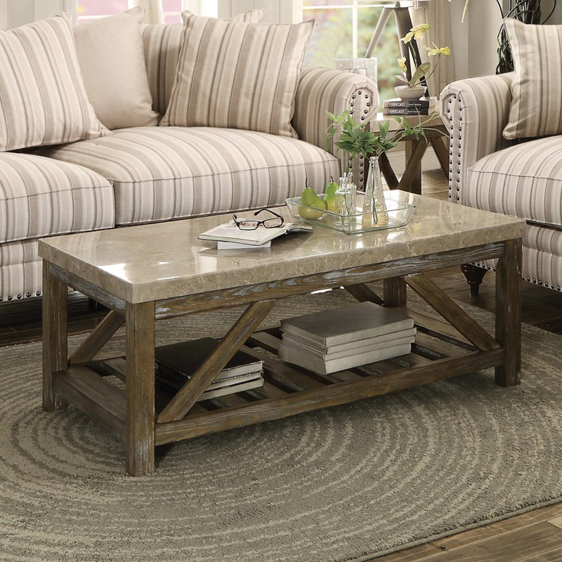 Plateau de table industriel en marbre avec base en bois patiné et tablette inférieure