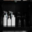 Armoire de salle de bain, 2 espaces de rangement et porte en verre trempé, tablettes réglables, garde-manger noir pour salon 2