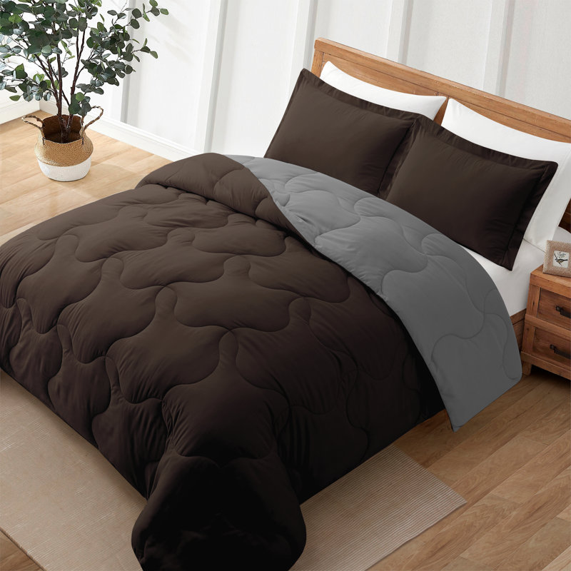 Modern & Contemporary Polyester Machine Woven Geometric Shapes Comforter, Full Comforter + 2 Standard Pillowcases, Red/Black