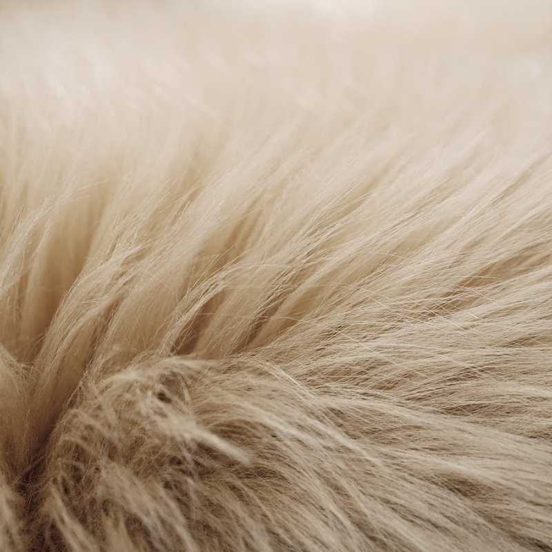 Marciana Faux Sheepskin Indoor Rug, Round 8'