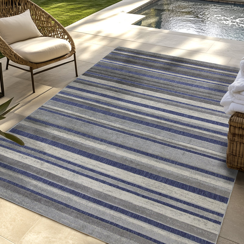 Tapis intérieur / extérieur tissé à plat à poils longs en polypropylène à rayures multicolores bleu marine Gétiquement Koro