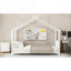 Lit plateforme simple pour chambre d'enfant avec cadre en métal blanc propre et sans sommier