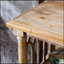 Console rustique à 3 niveaux avec des détails d'inspiration gothique, parfaite pour rehausser la décoration intérieure et ajouter du rangement dans les vestibules