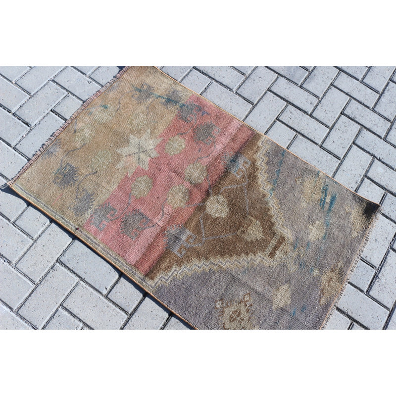 Petit tapis turc antique tissé à la main en brun, idéal pour les vestibules et les tapis de porte