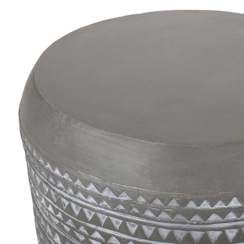 Table d'appoint d'extérieur en béton léger avec design bohème texturé et commodité prête à l'emploi
