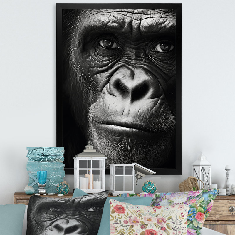 La matriarche gorille sur toile, Cadre simple noir, H 32 po x l 24 po x P 1 po