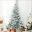 Arbre de Noël artificiel enneigé avec neige-767702238