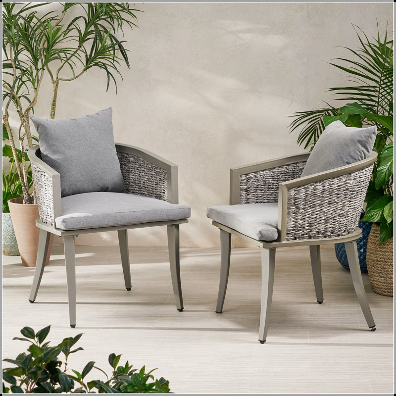 Chaise Pebble de conception ergonomique pour un confort maximal et une durabilité résistante aux intempéries, parfaite pour la détente en plein air