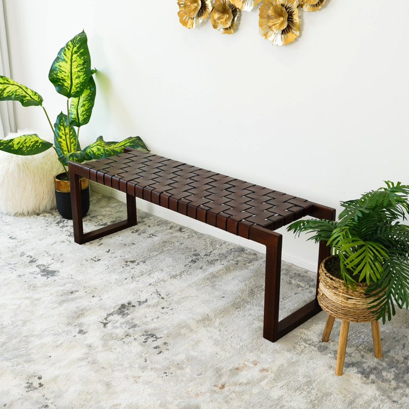 Banc en cuir brun clair de style Mid-Century avec structure en bois massif et pieds fuselés