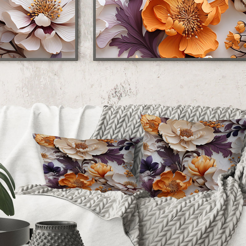 Coussin décoratif à imprimé floral beige et mauve, H 16 po x l 16 po