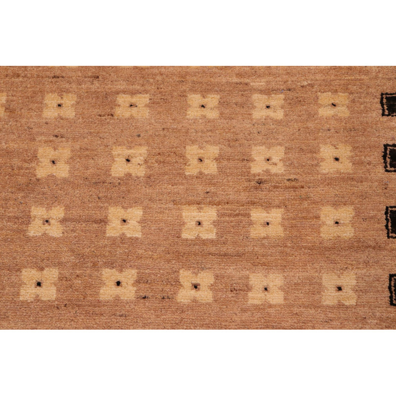Tapis géométrique beige / noir en laine noué à la main à motif géométrique 5 pi 10 po x 8 pi 9 po Baccio
