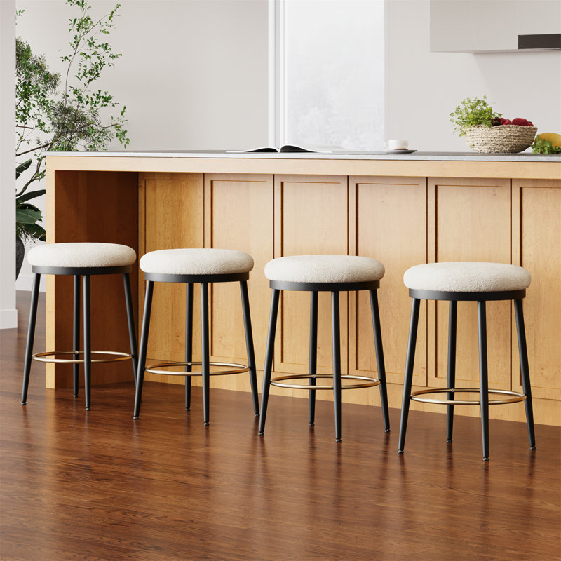 Ensemble de 4 tabourets de comptoir modernes de 24,75 po, 4 tabourets de comptoir blancs avec structure en fer, coussin éponge, repose-pieds, convient à la cuisine / chambre à coucher / salle à manger.