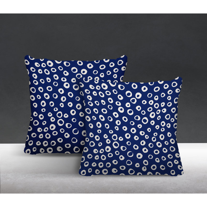 Oreiller carré intérieur / extérieur à pois Tanta, L 19 po x H 19 po, Bleu marine