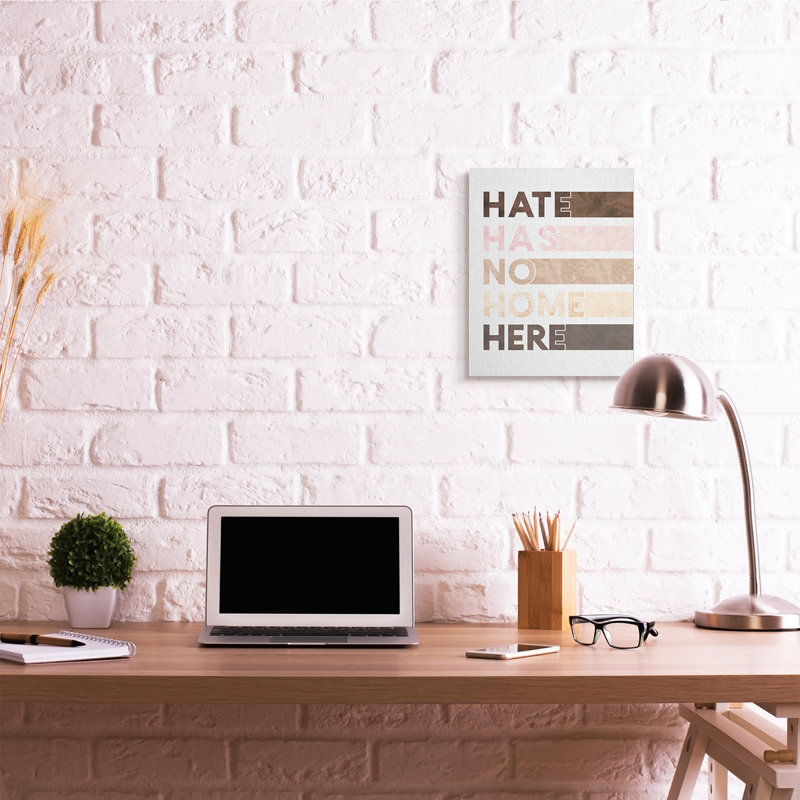 «Hate Has No Home Expression Motivation Inclusivité» par Erica Billups, Toile tendue, H 20 po x l 16 po x P 1,5 po