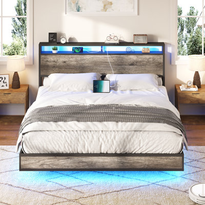 Cadre de lit flottant avec lumières DEL Tryston, lit plateforme industriel avec station de charge