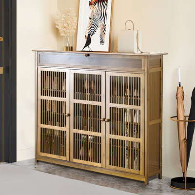 Armoire à chaussures sur pieds 36,6 x 12,6 x 38,6 pouces en bambou avec rangement à 4 niveaux avec 1 tiroir et 3 portes creuses, placard, couloir