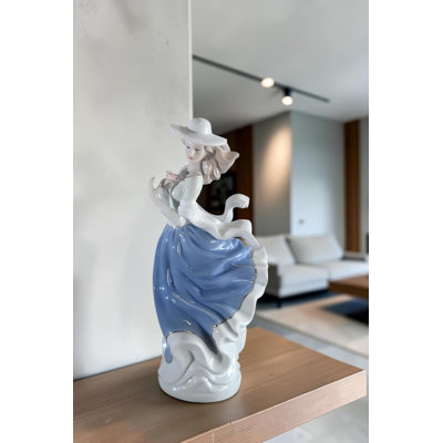 Figurine en porcelaine élégante avec chapeau rose en porcelaine 5 po x 4 po x H 12 po
