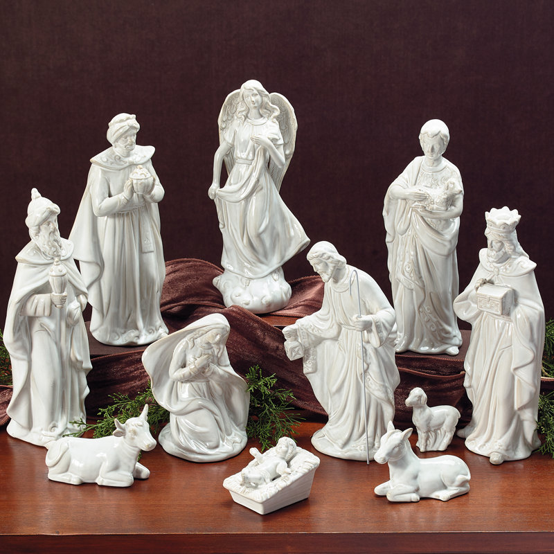 Ensemble de 11 pièces de porcelaine blanche