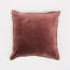 Coussin décoratif | Coussin décoratif en velours de coton délavé à la pierre avec bords décoratifs cousus à la main - 18 po x 18 po-112777829