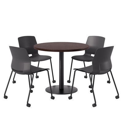 Ensemble repas pour quatre personnes