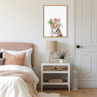 «Flower Crown Tiger Cub» par Amy Peterson, reproduction d'art sur toile encadrée